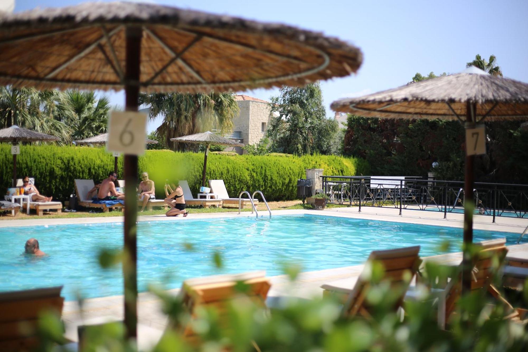 Golden Residence Family Resort Pefkochori Exterior photo